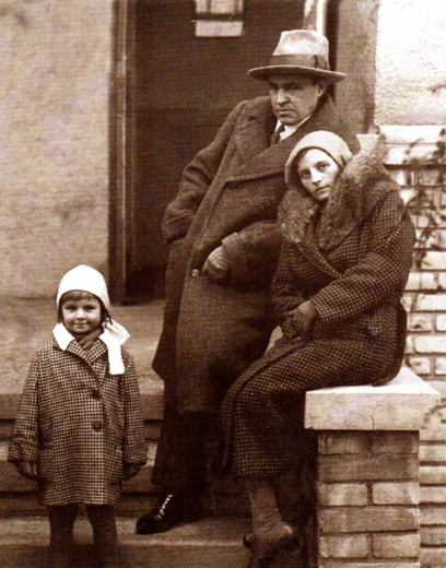 Image - Robert Lisovsky, Stefaniia Turkevych, and Zoia Lisovska.